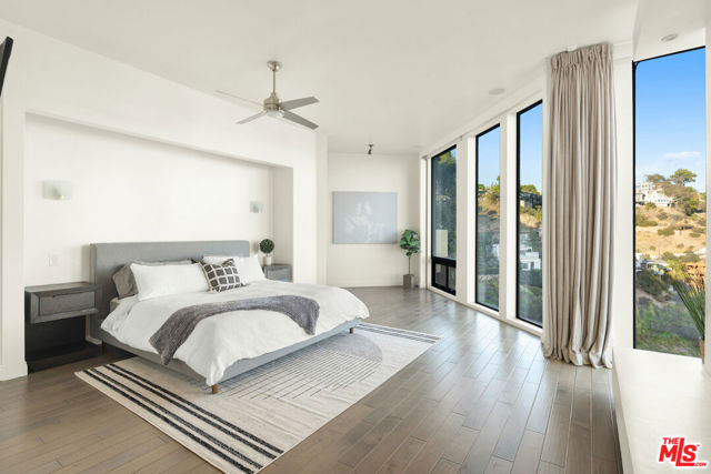2231 Sunset Plaza Drive, Los Angeles CA: https://media.crmls.org/mediaz/1a3fa901-93dd-441c-9573-d8812d8d63fd.jpg