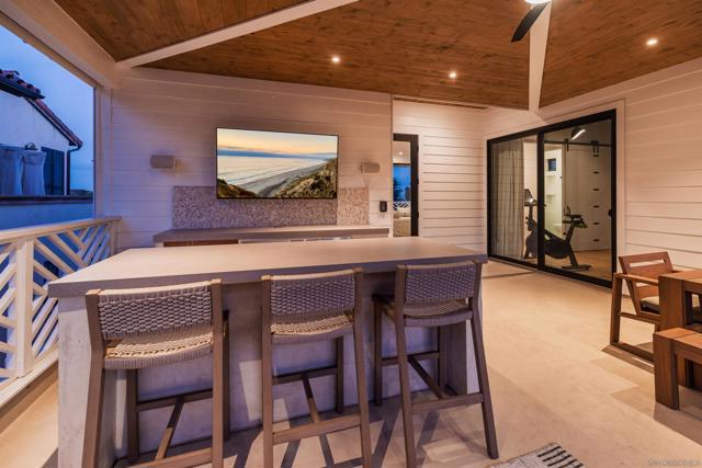 1041 Van Nuys St, San Diego CA: https://media.crmls.org/mediaz/1a3ff313-23f4-444b-be46-3a5ff1cd5f73.jpg