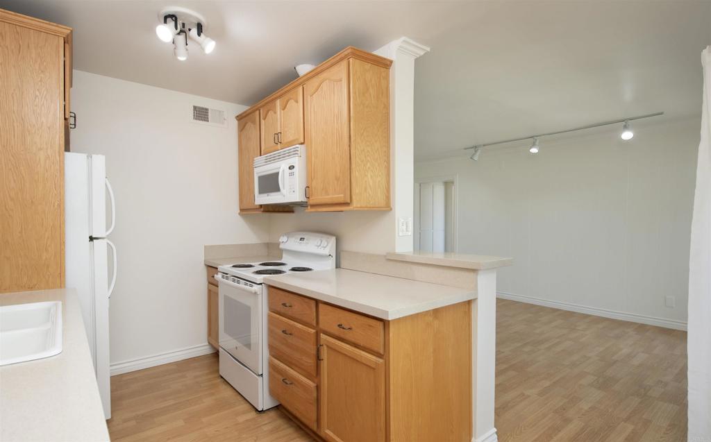 6304 Friars Rd - photo 8