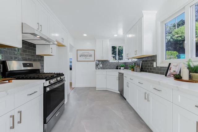 4715 Davenport Avenue, Oakland CA: https://media.crmls.org/mediaz/1a40b47f-2291-43bf-a561-66a9f02fca1e.jpg