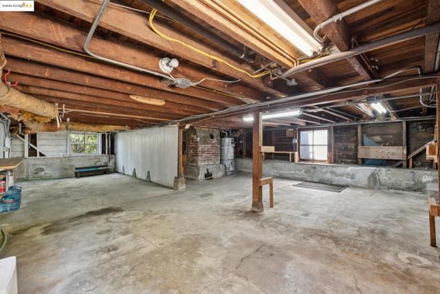 6521 Herzog St, Oakland CA: https://media.crmls.org/mediaz/1a415af4-86e3-488a-a1f5-1e716997c0ac.jpg