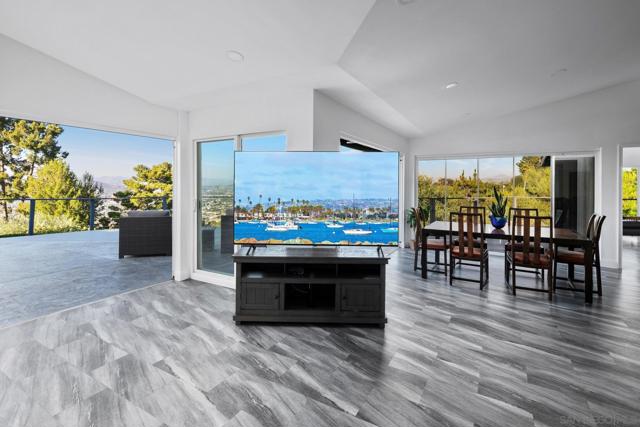 5030 Helix Ter, La Mesa CA: https://media.crmls.org/mediaz/1a41aafb-9330-43a0-985c-bfcb0b438253.jpg
