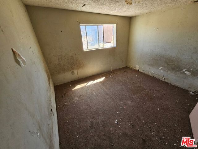 9646 Blackhawk Trail, Lucerne Valley CA: https://media.crmls.org/mediaz/1a4283a9-6302-4512-9c30-ca4580919d06.jpg