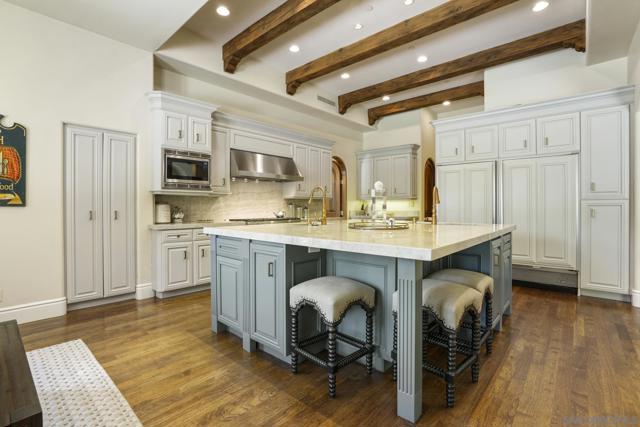 16356 Rambla De Las Flores, Rancho Santa Fe CA: https://media.crmls.org/mediaz/1a42aff3-69b6-47e3-acd5-7980d30d5f6a.jpg