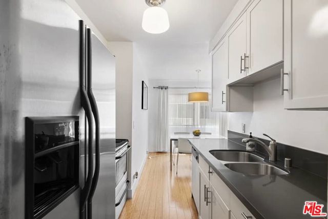 525 N Sycamore Avenue, Los Angeles CA: https://media.crmls.org/mediaz/1a43410c-9881-45c4-a893-c1943cf6a963.jpg