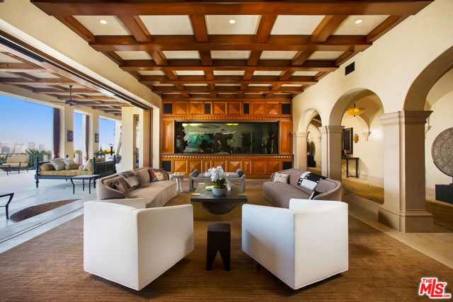 10066 Cielo Drive, Beverly Hills CA: https://media.crmls.org/mediaz/1a434e7c-05f2-4304-a163-c3f027c821c0.jpg