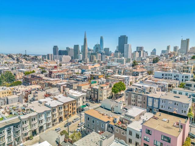 806810 Union Street, San Francisco CA: https://media.crmls.org/mediaz/1a43bccd-b5db-41e8-95b6-1bd71806c273.jpg