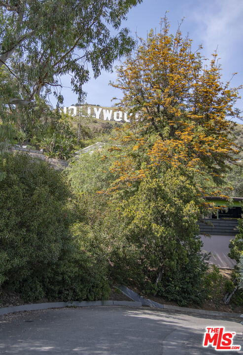 6150 Mulholland Highway, Los Angeles CA: https://media.crmls.org/mediaz/1a44446d-b7da-49d9-97db-5e133b63d330.jpg