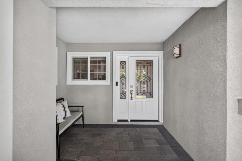 https://media.crmls.org/mediaz/1a44513d-ec44-45b8-8247-bb12f836ab38.jpg?preset=X-Large