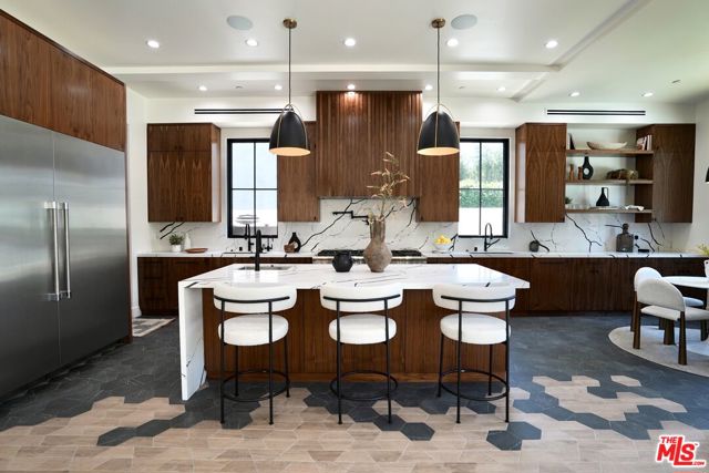 1441 S Oakhurst Drive, Los Angeles CA: https://media.crmls.org/mediaz/1a446577-3751-4e62-b150-2c1162cfa0d5.jpg