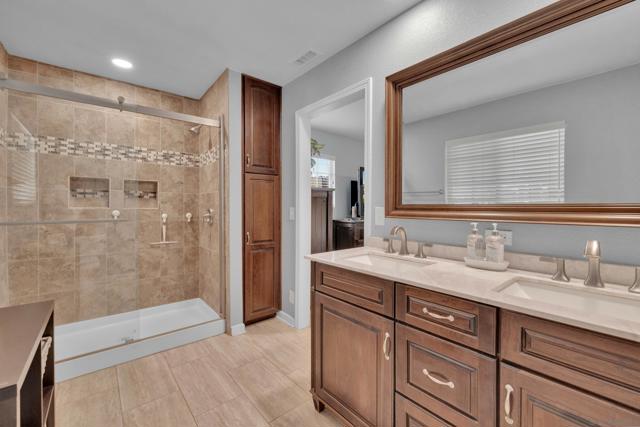 Image 19 of 58 For 44673 Holtville Avenue