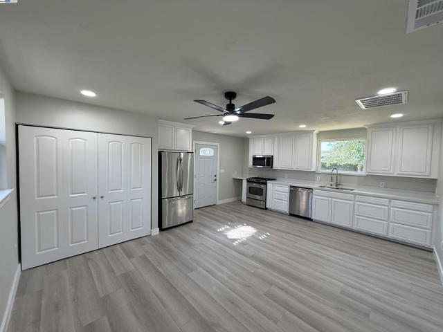 2809 Avalon Dr, Sacramento CA: https://media.crmls.org/mediaz/1a4487aa-df78-4952-859c-0c0d4b61b960.jpg
