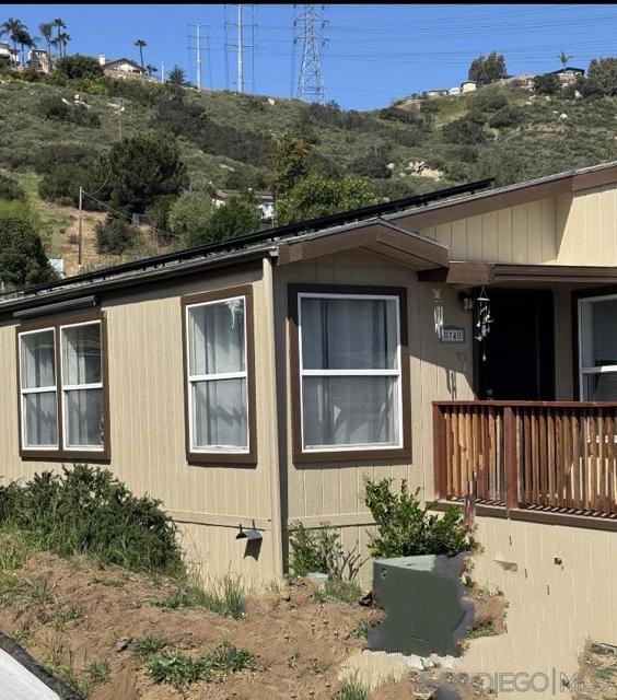 10880 Highway 67, Lakeside CA: https://media.crmls.org/mediaz/1a456dbf-6e2e-4ce8-a942-fc438939dab9.jpg