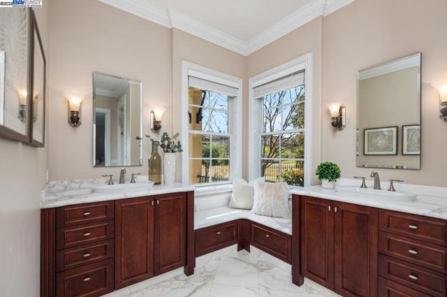 1569 Via Di Salerno, Pleasanton CA: https://media.crmls.org/mediaz/1a469685-09d9-4a3d-a12f-7f794dd6c466.jpg