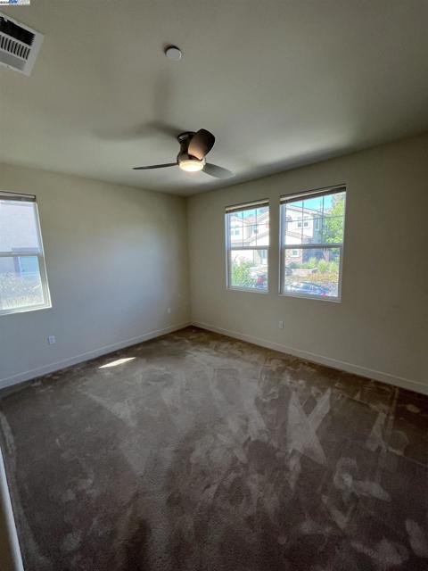 17659 Whisper Ln, Castro Valley CA: https://media.crmls.org/mediaz/1a46c9d6-d461-4589-aff3-7e04686c3042.jpg