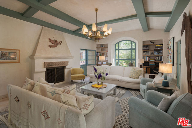 350 N Cliffwood Avenue, Los Angeles CA: https://media.crmls.org/mediaz/1a47413e-0c78-4be5-ad11-aae0dc514a19.jpg