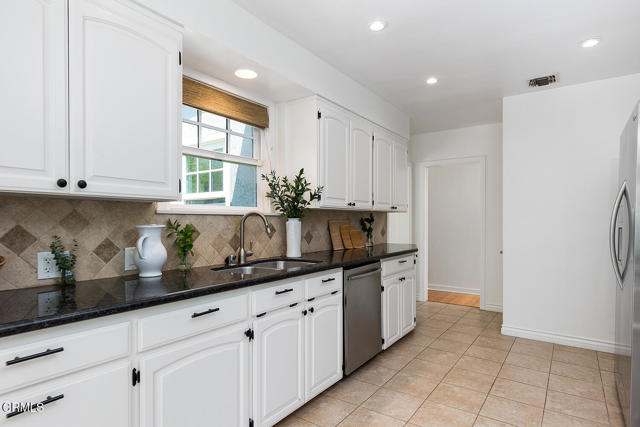 Detail Gallery Image 16 of 36 For 545 N Sunnyslope Ave, Pasadena,  CA 91107 - 3 Beds | 2/1 Baths