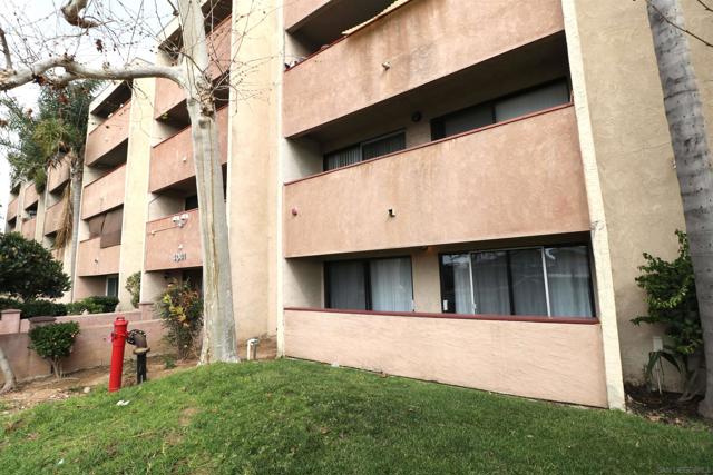 4041 Oakcrest Dr, San Diego CA: https://media.crmls.org/mediaz/1a483087-1065-421c-83cd-db890f34a60d.jpg