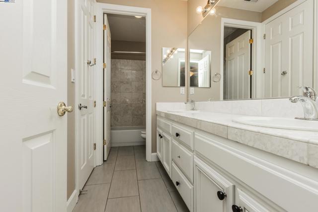 5633 Selena Ct, Pleasanton CA: https://media.crmls.org/mediaz/1a491b52-652b-4bff-8a43-8125264695bd.jpg