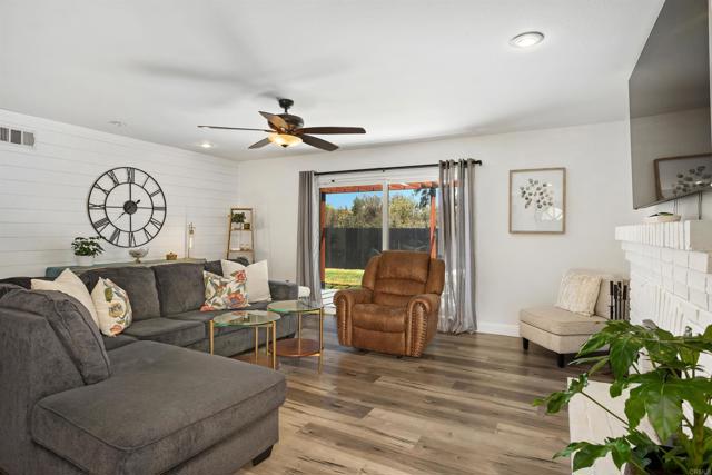 15576 Paseo Ajanta, San Diego CA: https://media.crmls.org/mediaz/1a496269-eac3-4fe7-b3ca-4d5e6e98ef3e.jpg