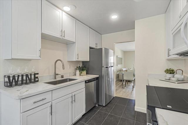 4074 Farm Hill Boulevard, Redwood City CA: https://media.crmls.org/mediaz/1a4aa665-d2e4-4e3f-b169-1956712a0edb.jpg