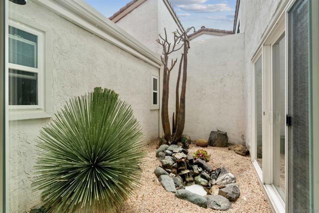 1608 Caminito Asterisco, La Jolla CA: https://media.crmls.org/mediaz/1a4af66b-fe18-48e1-82a1-53886e633acb.jpg