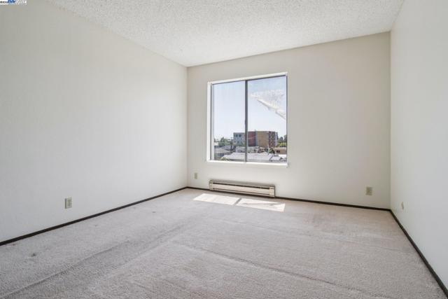 398 Parrott St, San Leandro CA: https://media.crmls.org/mediaz/1a4b51fe-6df1-43ad-9511-e3a3f897de39.jpg