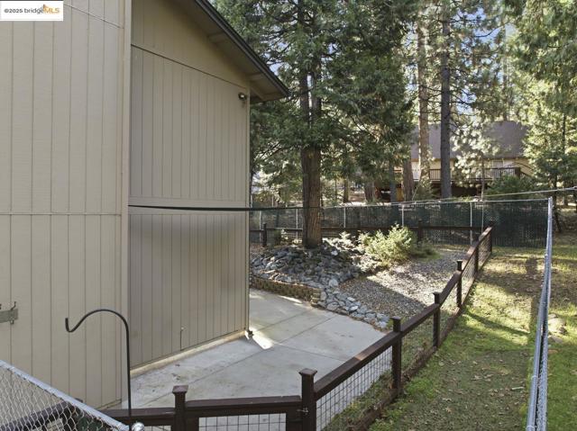 2136 Silver DR, Arnold CA: https://media.crmls.org/mediaz/1a4b6122-66c4-4c19-b3c9-3a662824fdcb.jpg