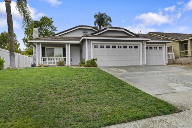 39493 Diego dr, Temecula CA: https://media.crmls.org/mediaz/1a4b6739-a76f-4dd1-9d63-44fda19634b3.jpg