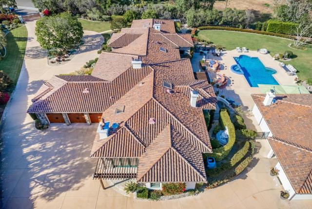 4843 La Jacaranda, Rancho Santa Fe CA: https://media.crmls.org/mediaz/1a4b9076-12e4-481c-b0ca-0d0b75daac04.jpg