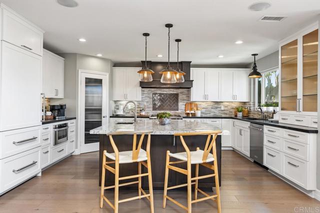 Detail Gallery Image 6 of 44 For 13822 Camino Del Suelo, San Diego,  CA 92129 - 4 Beds | 3 Baths