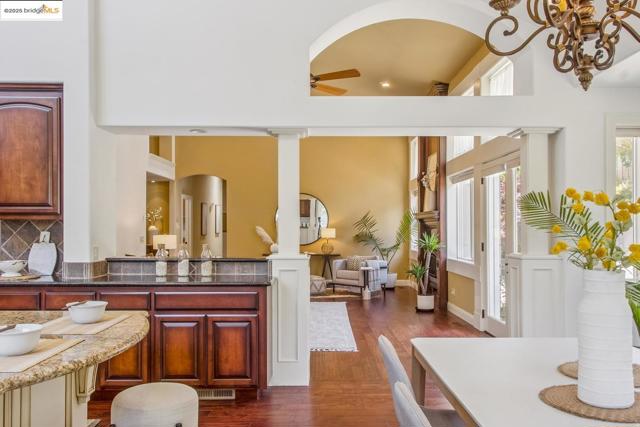 3244 Ridgeview PL, Hayward CA: https://media.crmls.org/mediaz/1a4cc441-1ffc-4286-b5cc-704ffc847ae3.jpg