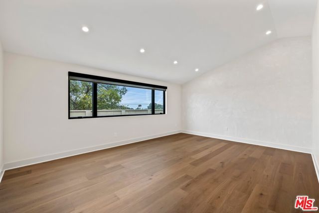 14315 Mulholland Drive, Los Angeles CA: https://media.crmls.org/mediaz/1a4cd3b8-1787-4337-8938-841bc2ff8851.jpg
