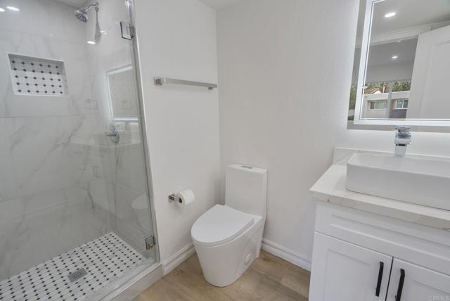 2nd Upper Level Full (Ensuite) Bathroom: State of the Art Backlit Mirrors in ALL Bathrooms!