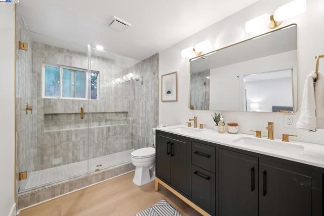 201 Amherst Ave, Kensington CA: https://media.crmls.org/mediaz/1a4dbaaa-0731-4c70-96c6-4ec113706e33.jpg