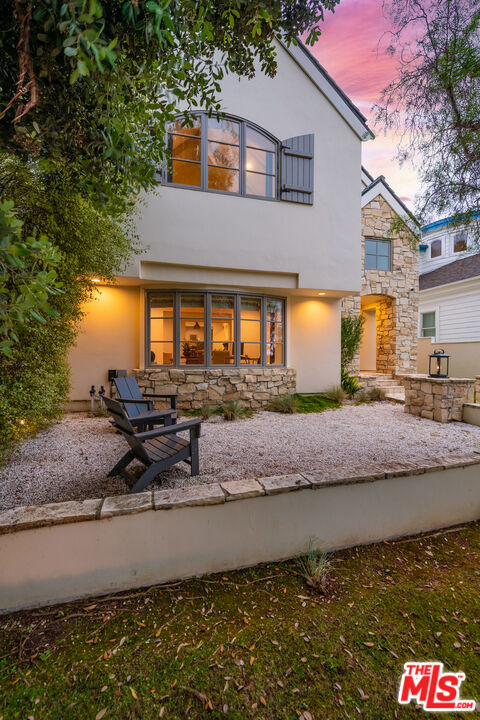 755 31st Street, Manhattan Beach CA: https://media.crmls.org/mediaz/1a4dc407-86fd-4fc5-9d49-57a8a6865d53.jpg