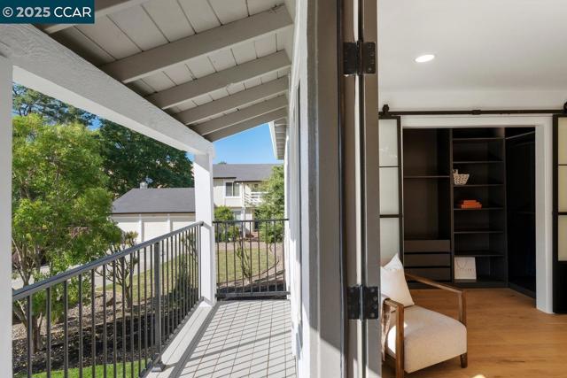 374 James Bowie Ct, Alamo CA: https://media.crmls.org/mediaz/1a4e362f-013c-4f1d-ba4f-d9ce8c067858.jpg