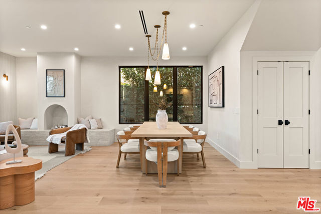 11746 La Maida Street, Valley Village CA: https://media.crmls.org/mediaz/1a4f1489-f5c1-4642-a08e-4d389831f55a.jpg