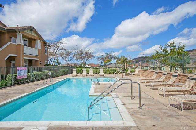 16937 Hutchins Lndg, San Diego CA: https://media.crmls.org/mediaz/1a4f8251-8a44-453a-bf6b-f4a1e8f3616d.jpg