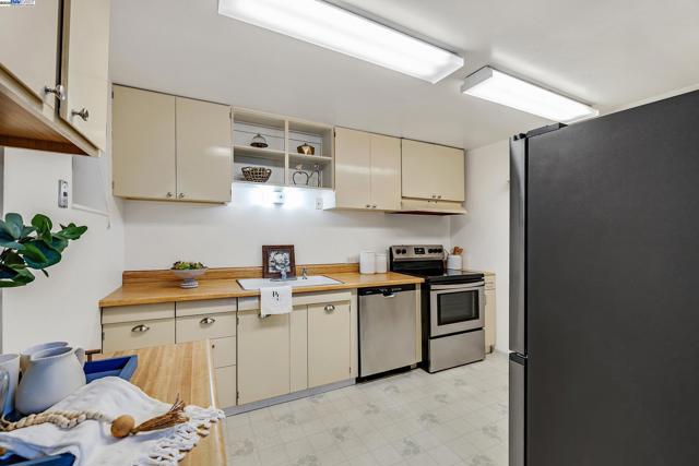 589 S M St, Livermore CA: https://media.crmls.org/mediaz/1a4f9b5b-bfbd-4ab0-8742-f2e76e613325.jpg