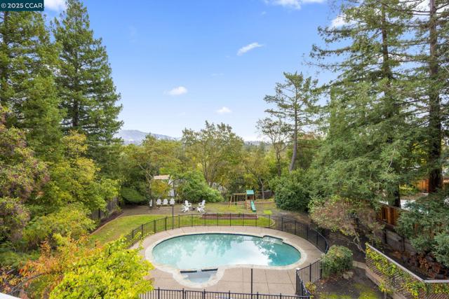 110 Twin Peaks Drive, Walnut Creek CA: https://media.crmls.org/mediaz/1a4fd706-2afd-4f33-b3b8-b3060e0539b2.jpg