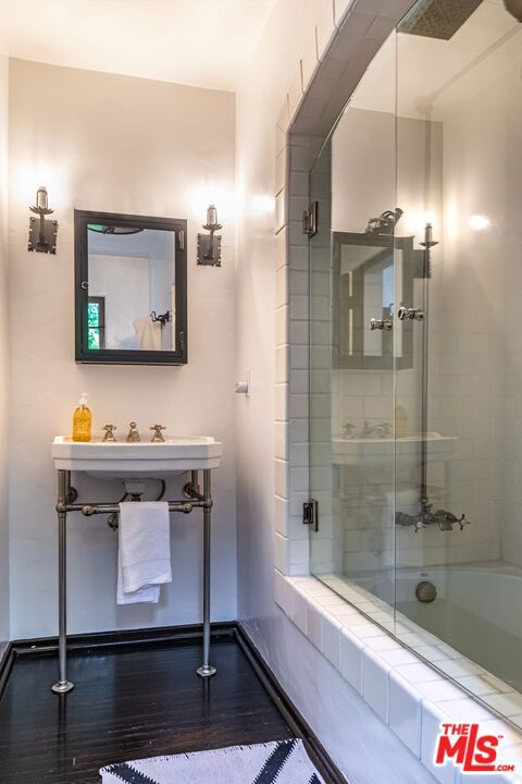 820 N Roxbury Drive, Beverly Hills CA: https://media.crmls.org/mediaz/1a50099b-ec23-4cfb-ab7f-dcbb7b57df99.jpg