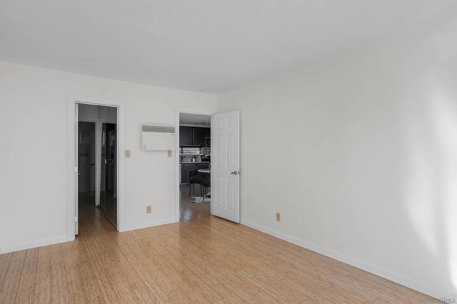 2266 Grand Ave, San Diego CA: https://media.crmls.org/mediaz/1a5045d2-3024-4c9c-aef6-e1358331956e.jpg