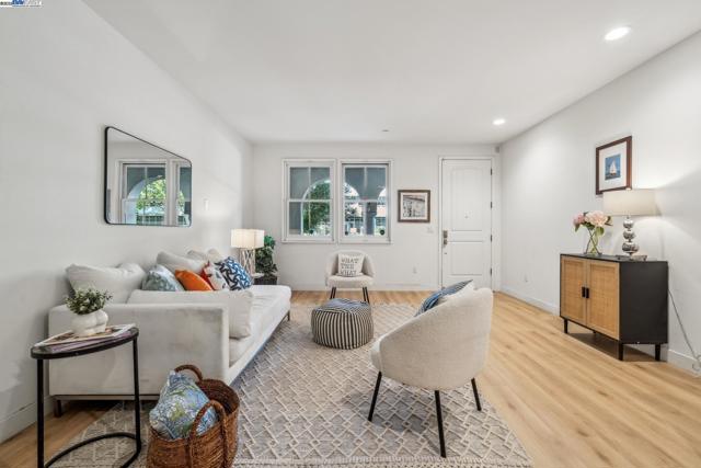 2110 Clement Ave, Alameda CA: https://media.crmls.org/mediaz/1a50776f-3174-4cff-9ce1-f26589968673.jpg