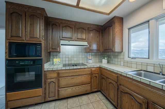 24935 Corte Poco, Salinas CA: https://media.crmls.org/mediaz/1a5143b2-5dd7-4076-b1fa-c3d0c41c13bf.jpg