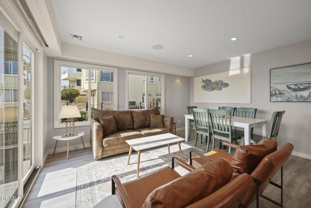 2924 Lakeshore Court, Oxnard CA: https://media.crmls.org/mediaz/1a514d4a-71c2-49c6-a881-a3b6978b062d.jpg