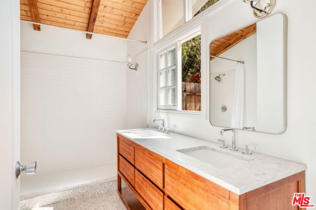 2457 Liberty Lane, Topanga CA: https://media.crmls.org/mediaz/1a525cc5-da22-461e-96ae-0550cb439e6e.jpg