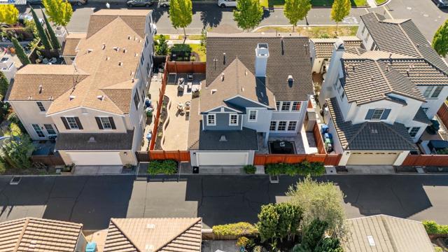 5 Cornelius Sq, Alameda CA: https://media.crmls.org/mediaz/1a527e55-c4eb-4f53-983e-4fa595d48409.jpg