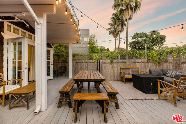 1141 Cabrillo Avenue, Venice CA: https://media.crmls.org/mediaz/1a52e315-22de-4032-bcaf-faea4840512f.jpg