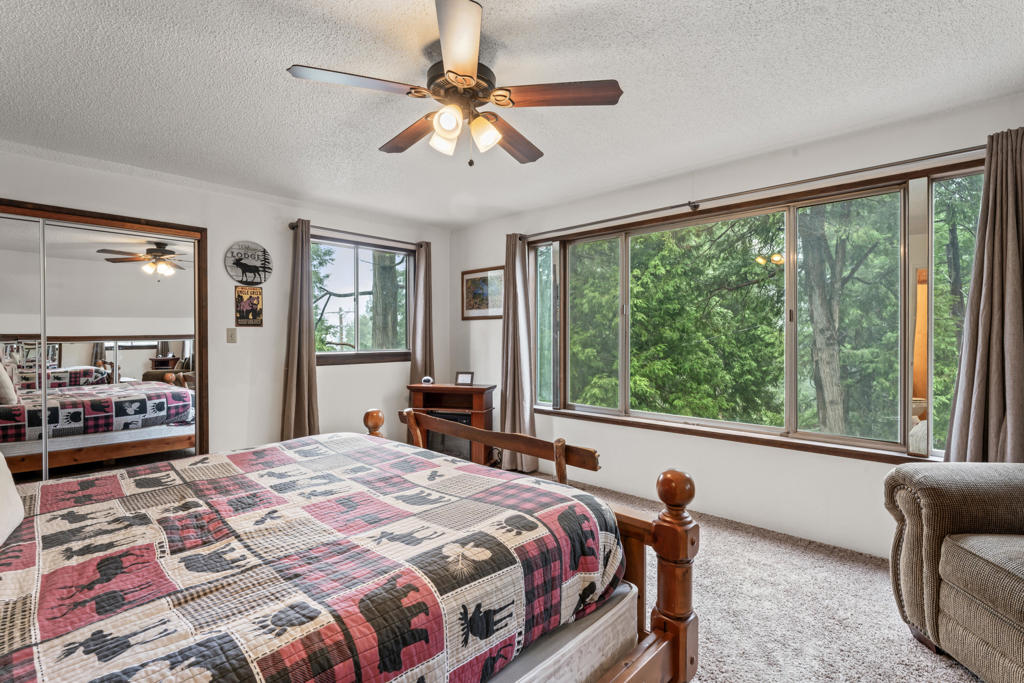 https://media.crmls.org/mediaz/1a5345f6-a52b-4f06-b550-2f9dfc3e6ff9.jpg?preset=X-Large
